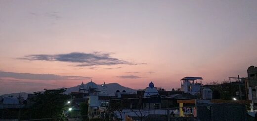 Miniatura del video de un atardecer en Coyuca de Benítez, Guerrero, con el cielo en tonos rosados y naranjas.